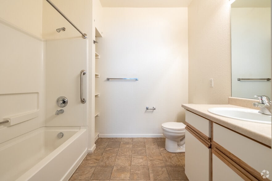 1BR, 1BA - 625SF - Bathroom - The Village at Hampden Town Center
