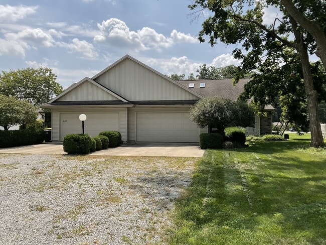 Primary Photo - 4420 Manistee Dr