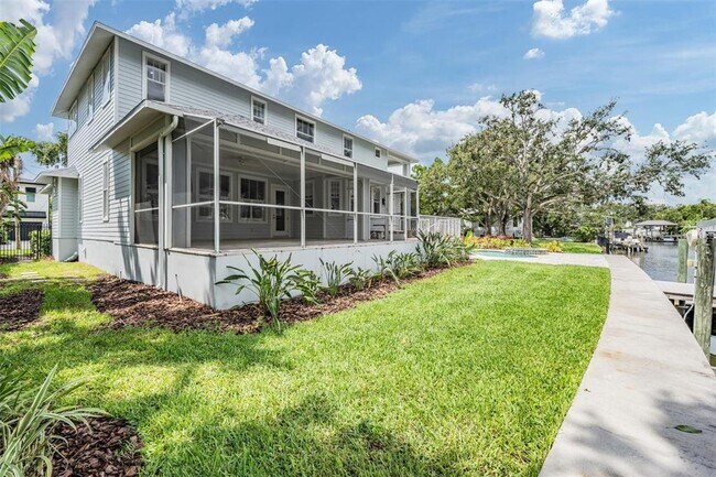 Building Photo - 650 Geneva Pl