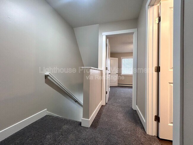 Building Photo - 2875 Taft Ave SW