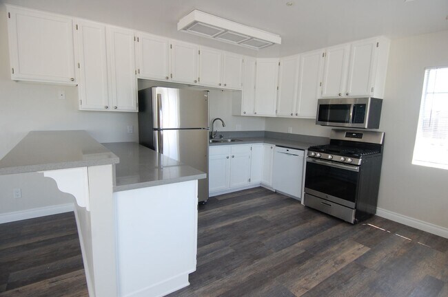Building Photo - 142 W Marquita