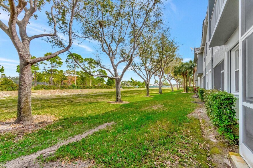 Building Photo - 3070 Grandiflora Dr