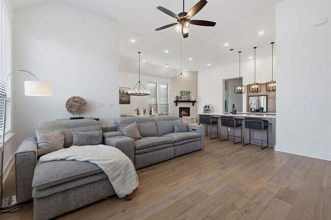 Building Photo - 212 Texas Bluebonnet Trl