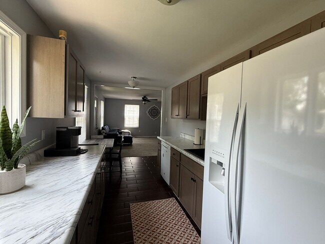 Building Photo - 501 N Dickson St