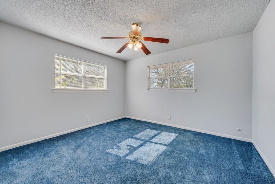 Building Photo - 1331 Crestview Dr