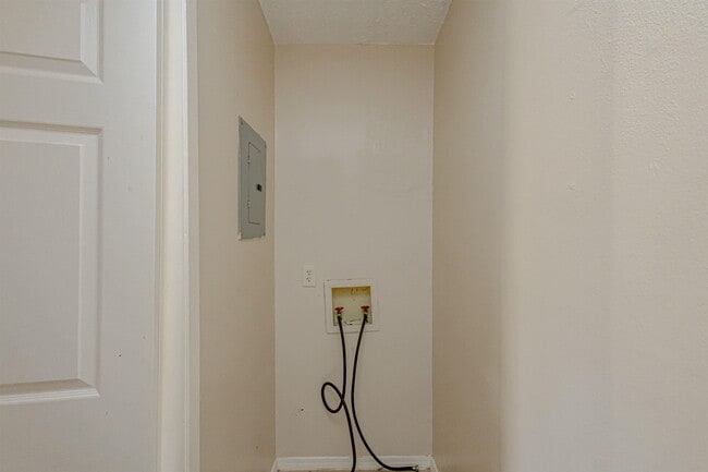 Building Photo - 100 Hillside Rd