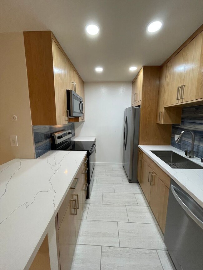 Building Photo - 6416 Friars Rd