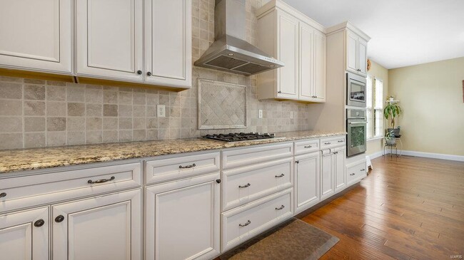 Building Photo - 303 Gateview Dr