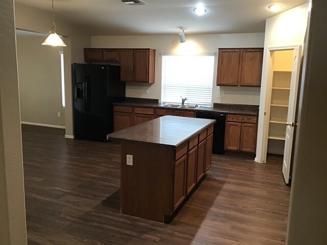 Building Photo - 10338 W Wood St