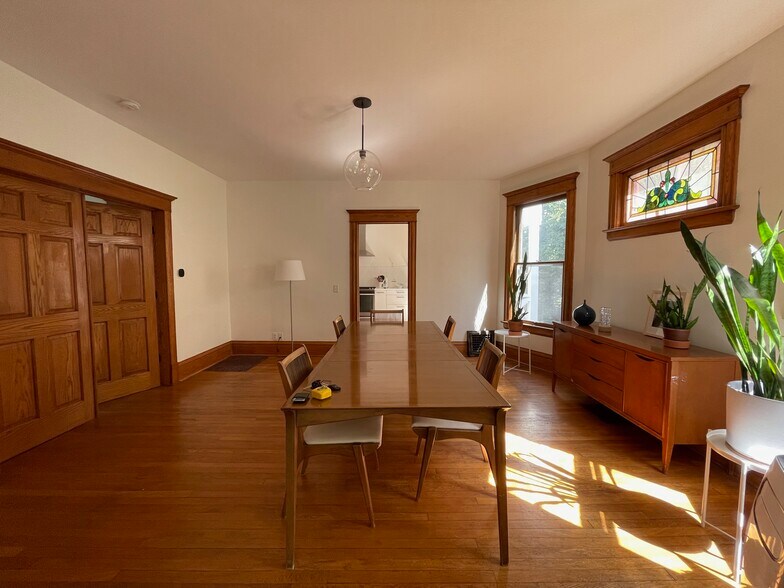 Building Photo - 2221 26th Ave S