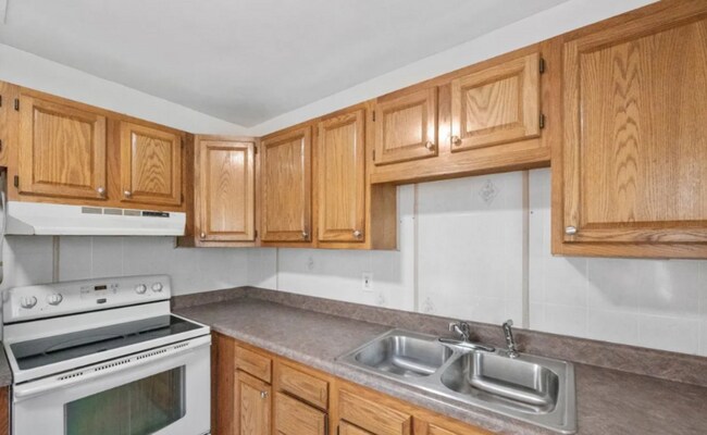 Building Photo - 1791 Sylvan Dr