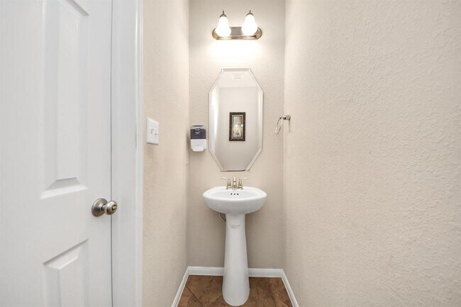 Building Photo - 5038 Gold Haven Dr