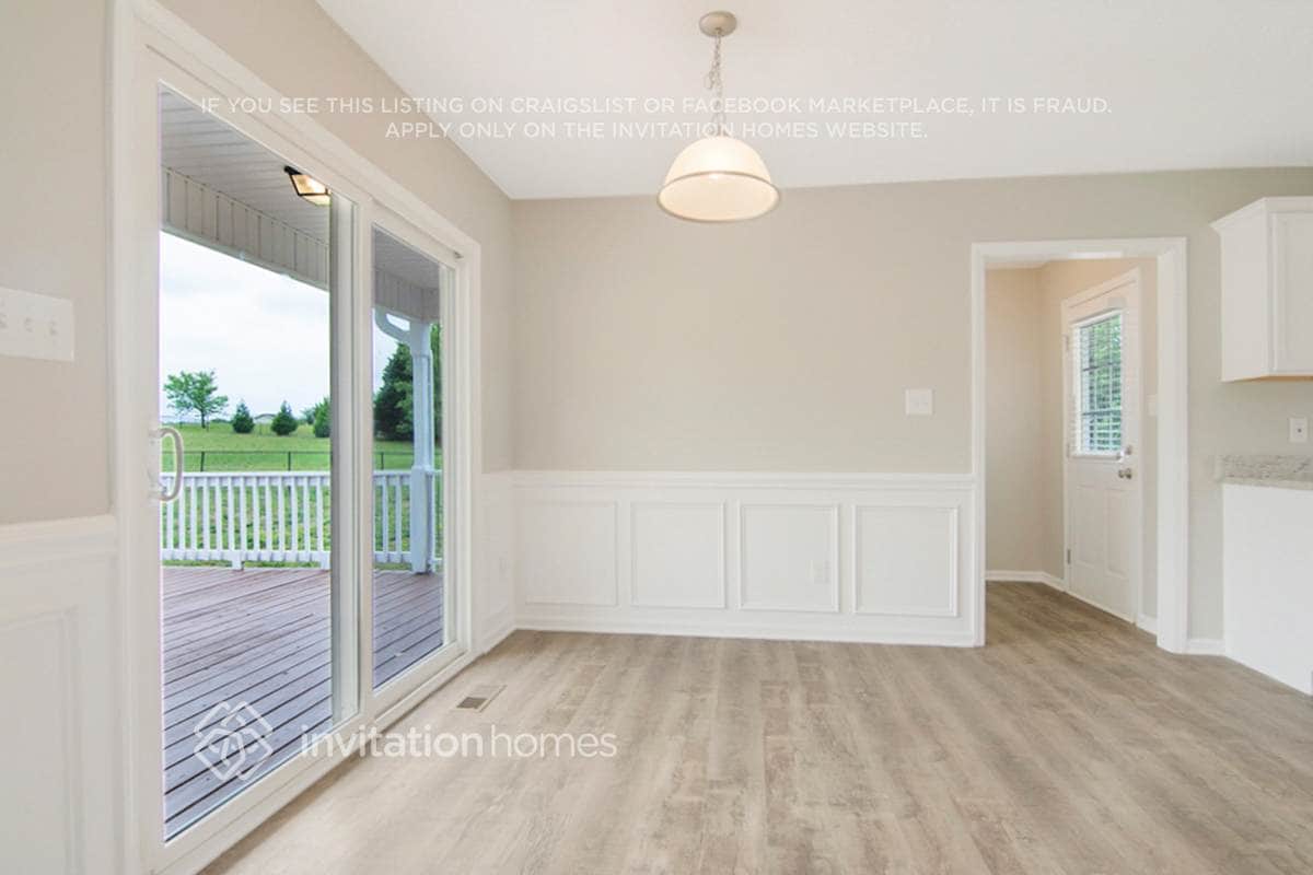 Building Photo - 386 Rosa Cir