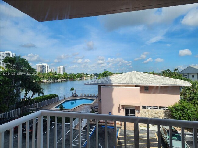 Building Photo - 3161 S Ocean Dr