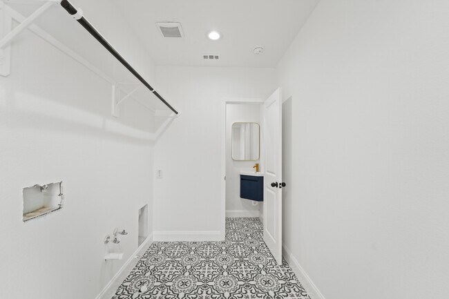 Building Photo - 10722 Lynbrook Dr