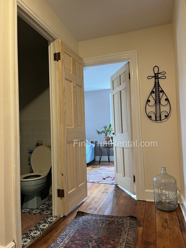 Building Photo - Downtown Carlisle Beautifully Renovated Pe...