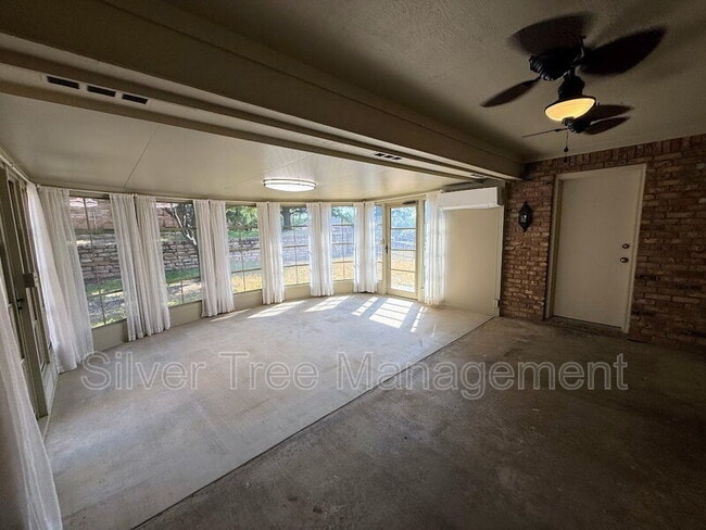 Building Photo - 1906 Country Brook Dr
