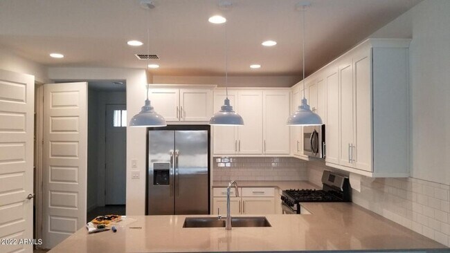 Building Photo - 19350 W Highland Ave