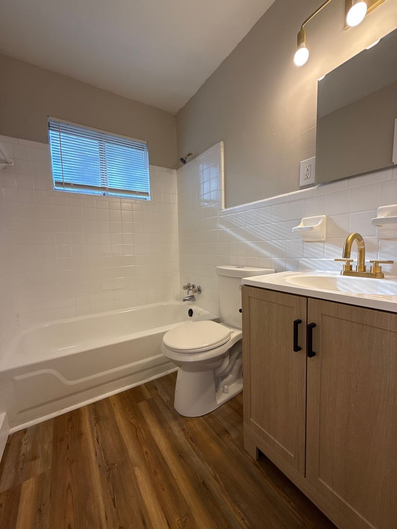 Building Photo - 1609 Line Cir