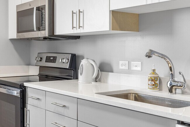 Building Photo - 95 Broadway-SI ID1240382P