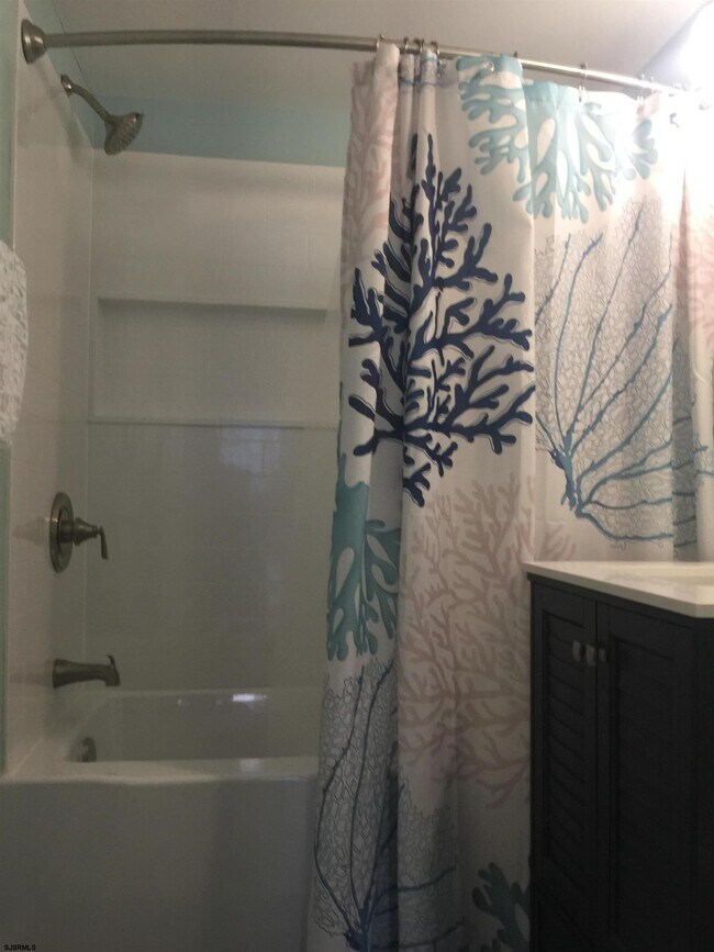 Building Photo - 205 3rd St S