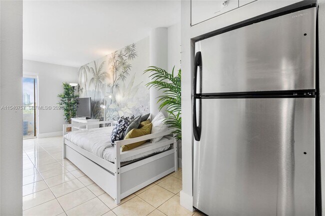 Building Photo - 7904 West Dr