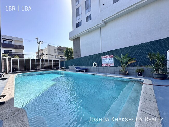 Building Photo - 1603 N Poinsettia Pl