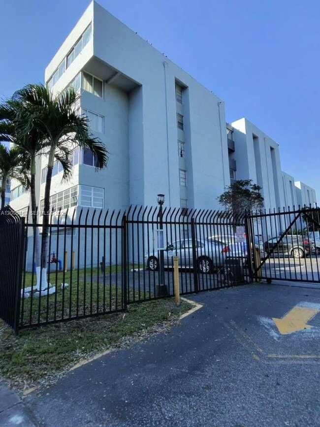 Building Photo - 750 NW 43rd Ave