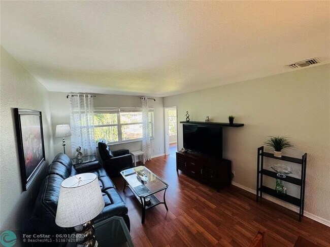 Building Photo - 5131 W Oakland Park Blvd