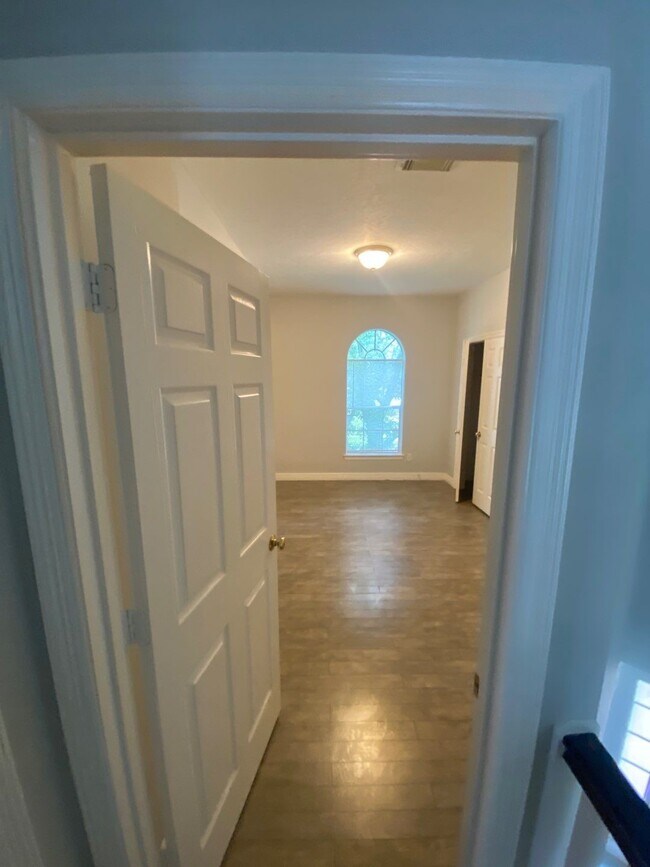 Building Photo - 1803 Red Bud Ln