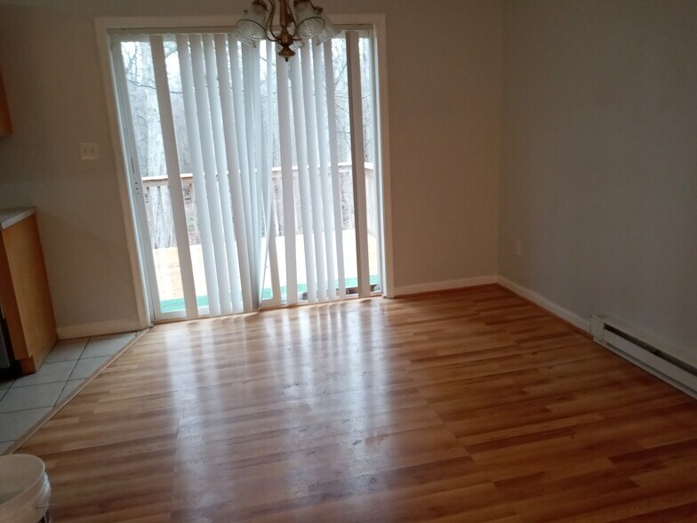 Building Photo - 631 Forest Dr