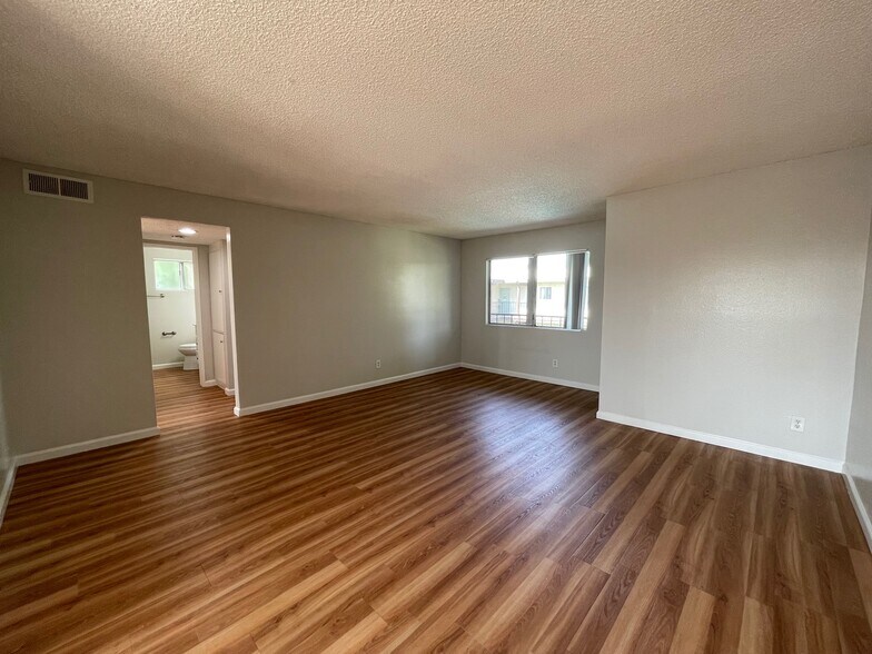 Building Photo - Villa Monterey Apartments