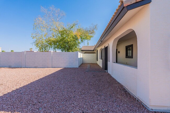 Building Photo - Two bedrooms with Garage in Fountain Hills!