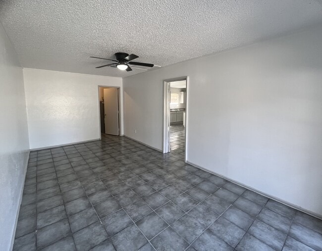 Building Photo - 409 Chapparal St