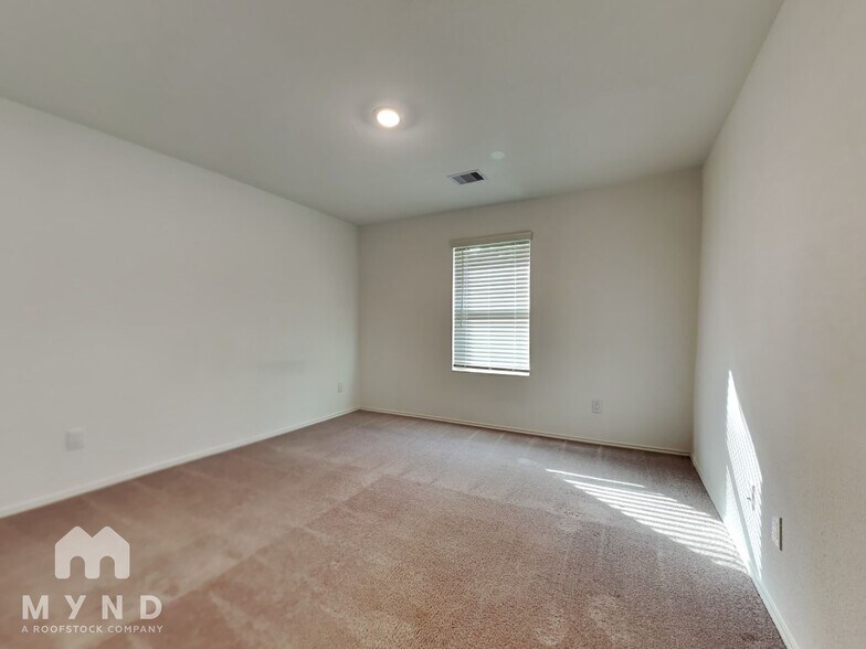 Building Photo - 3647 Solanum Dr