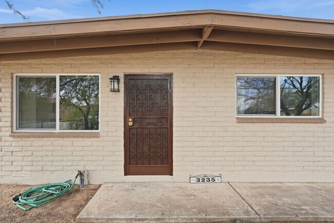 Building Photo - Bright 3-Bed Tucson Rental Home with Expansive Fenced Backyard Near U of A