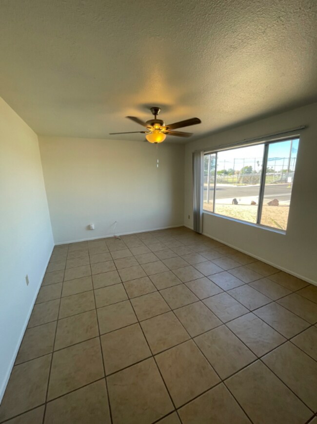 Building Photo - READY TO VIEW NOW! 3 Bedroom/ 2 Bath with ...