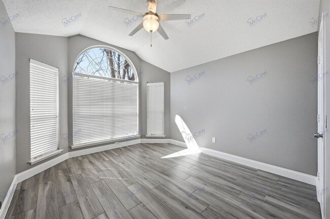 Building Photo - 1915 Paloma Way