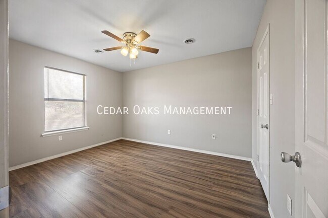 Building Photo - 2372 N Raven Ln