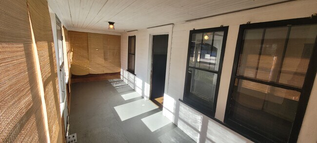 Building Photo - 707 Roselle Ave