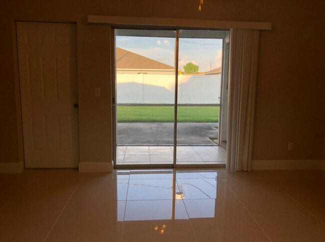 Building Photo - 3633 Country Club Blvd