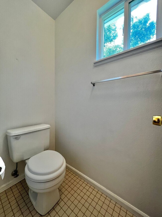 Building Photo - Charming 3-Bed/2-Bath Home in Loveland!