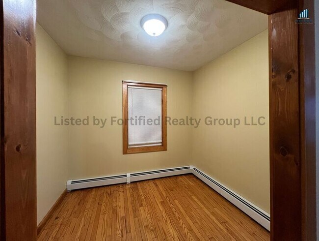 Building Photo - 106 Tuttle St