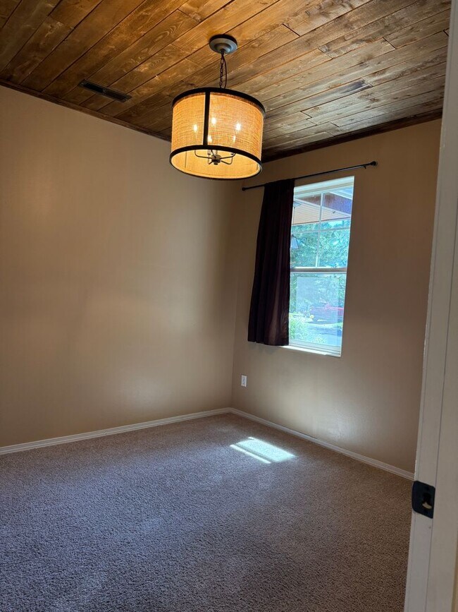 Building Photo - MOVE-IN TODAY, SW Old Mill Area 3 Bdrm, 2 ...