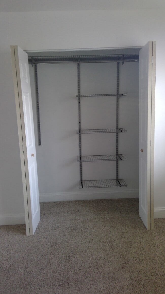 bedroom closet organizer - 1005 Chillum Rd