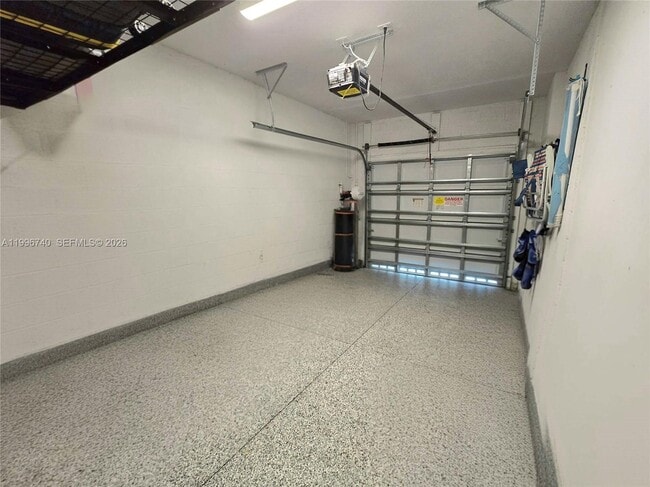 Building Photo - 4591 Hollister Ave