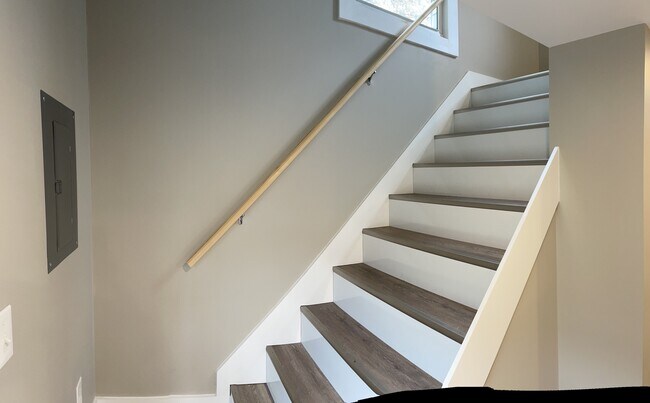 Building Photo - 18 Bellevue St
