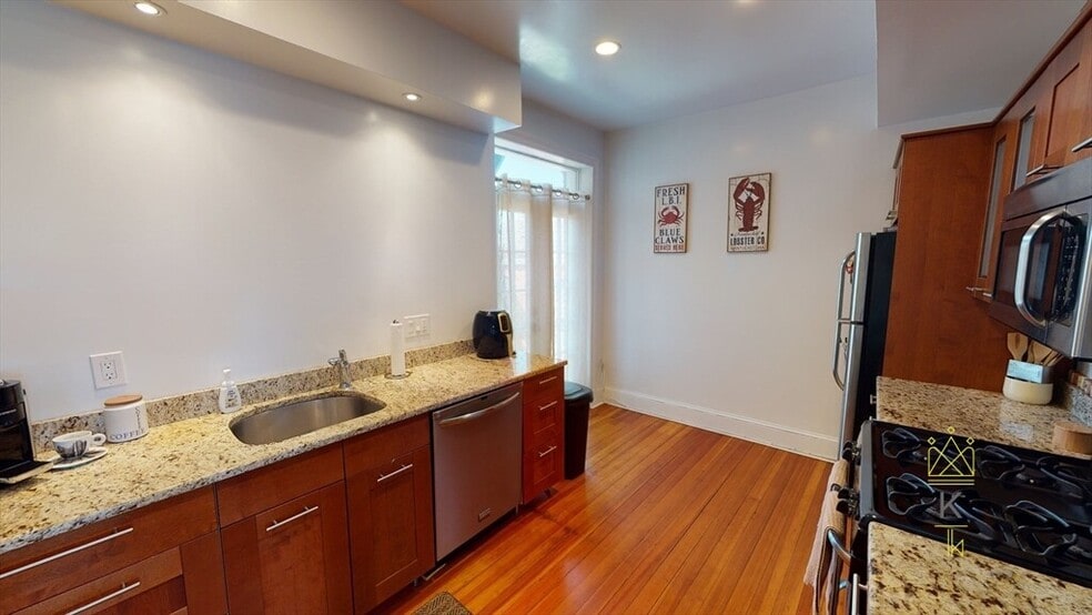 Building Photo - 210 Winthrop Rd