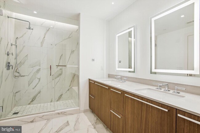 Primary bath - 1201 N Royal St