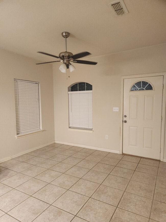 Building Photo - 211 N Prairie St